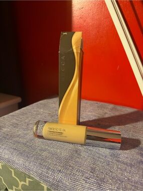 BECCA Liquid Concealer — Sand (Yellow)